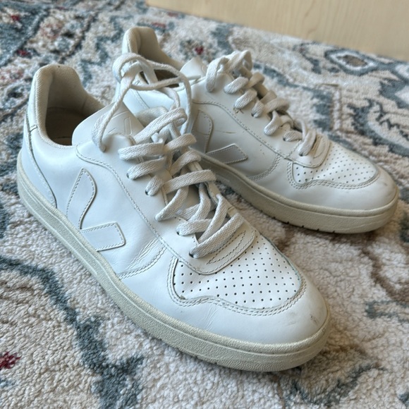 Veja v-10 white leather sneakers size 7 - Picture 2 of 10